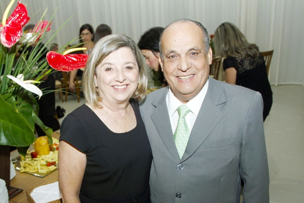 Vamos antecipando nosso abraço ao prefeito e nosso particular amigo, Sidnei Franco da Rocha, que, na próxima quarta-feira, 22 de agosto, estará entrando em nova idade. Parabéns a ele e um abraço extensivo à esposa Diva e aos filhos. Parabéns!